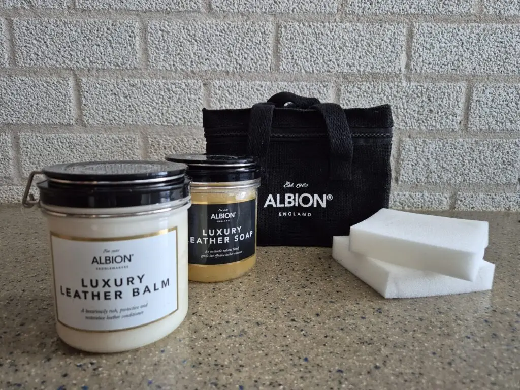 albion leer verzorgen vetten reinigen schoonmaken zadel